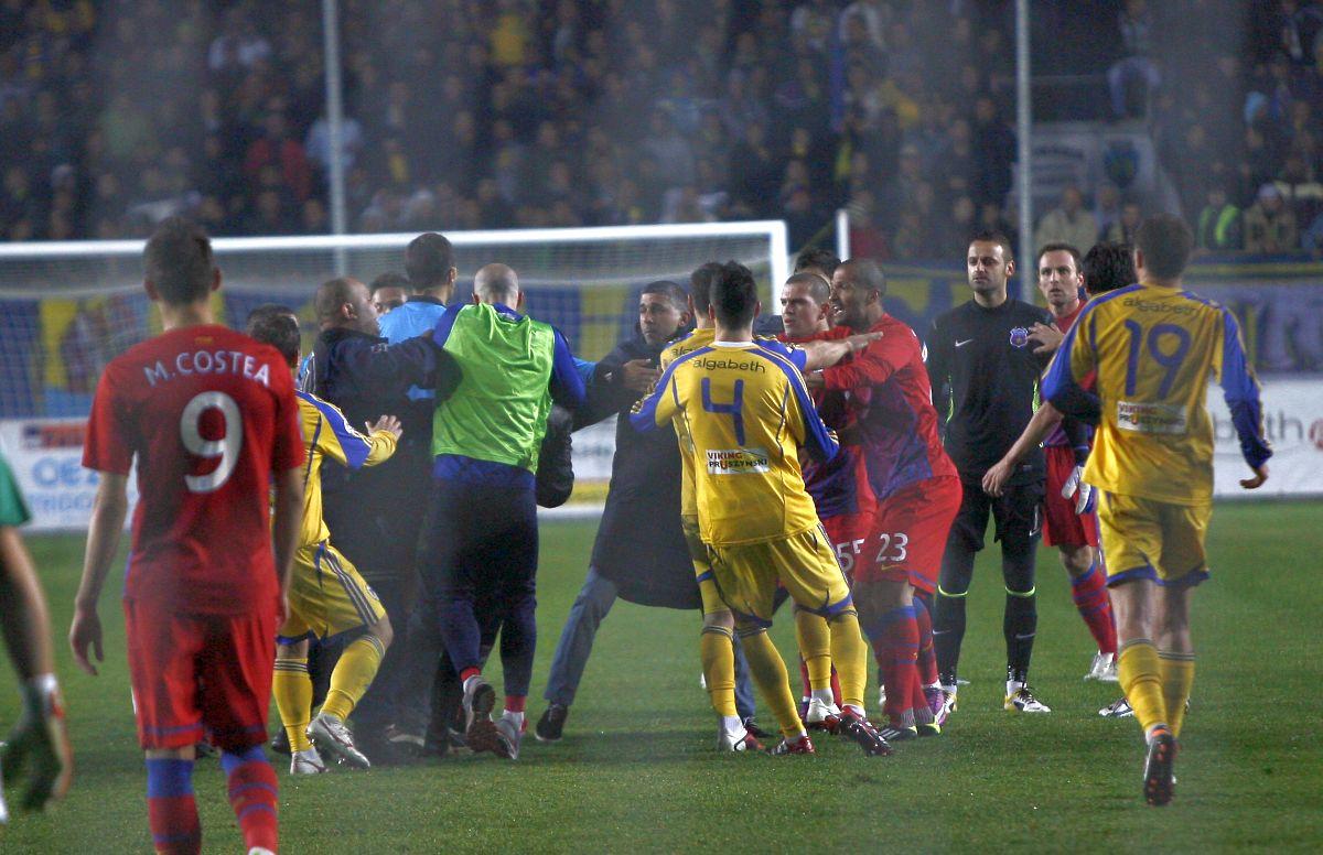 Rivalitatea FCSB - Petrolul: cel mai violent derby și 5 scenografii de senzație