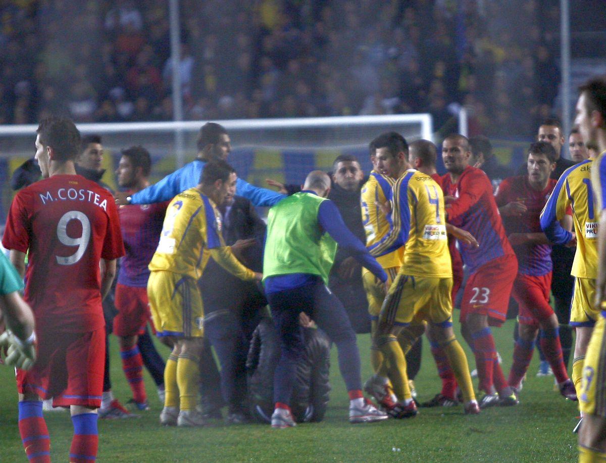 Păzea, vin „lupii”! Vor să reducă la tăcere Capitala »  Ce pregătesc suporterii Petrolului la București, înaintea derby-ului cu FCSB