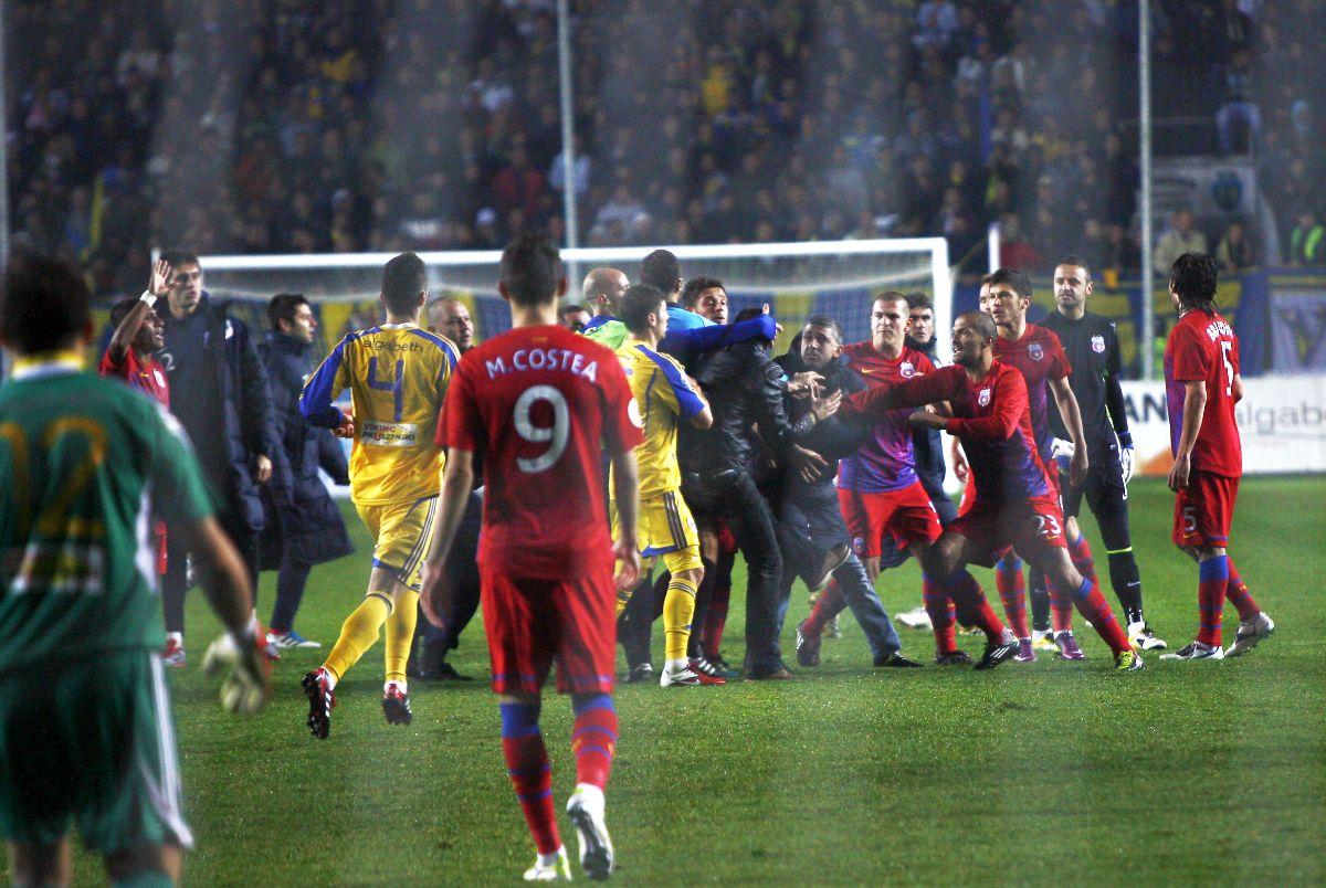 Păzea, vin „lupii”! Vor să reducă la tăcere Capitala »  Ce pregătesc suporterii Petrolului la București, înaintea derby-ului cu FCSB