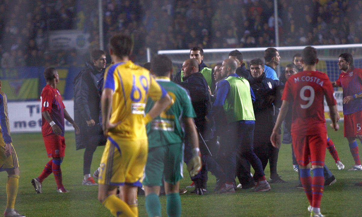 Păzea, vin „lupii”! Vor să reducă la tăcere Capitala »  Ce pregătesc suporterii Petrolului la București, înaintea derby-ului cu FCSB