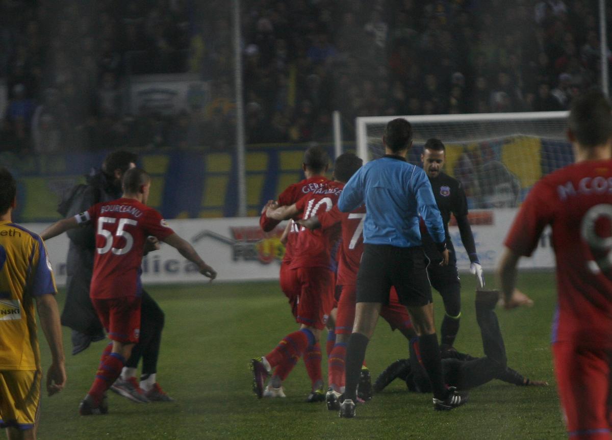 Păzea, vin „lupii”! Vor să reducă la tăcere Capitala »  Ce pregătesc suporterii Petrolului la București, înaintea derby-ului cu FCSB