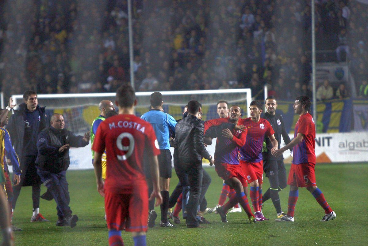Păzea, vin „lupii”! Vor să reducă la tăcere Capitala »  Ce pregătesc suporterii Petrolului la București, înaintea derby-ului cu FCSB