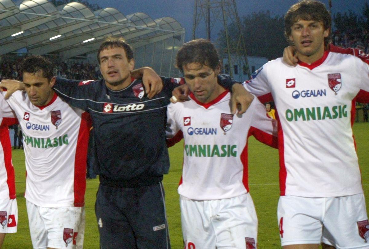Ieri colegi, acum adversari în meciul de care depinde sezonul lui Dinamo » Burcă și Niculescu față în față: „El a fost fotbalist, eu jucător. Sorții l-au răsfățat mai mult”