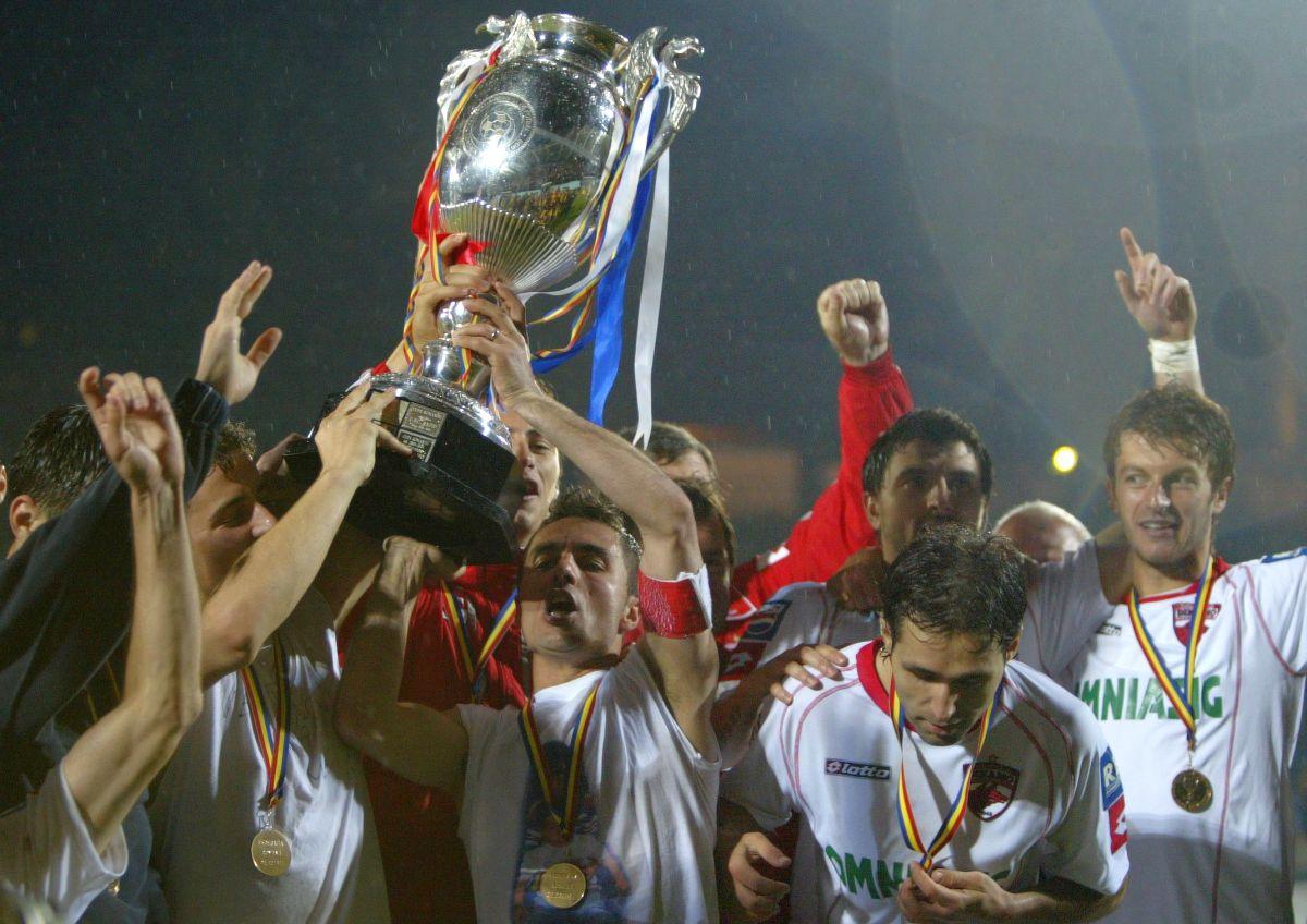 Ieri colegi, acum adversari în meciul de care depinde sezonul lui Dinamo » Burcă și Niculescu față în față: „El a fost fotbalist, eu jucător. Sorții l-au răsfățat mai mult”