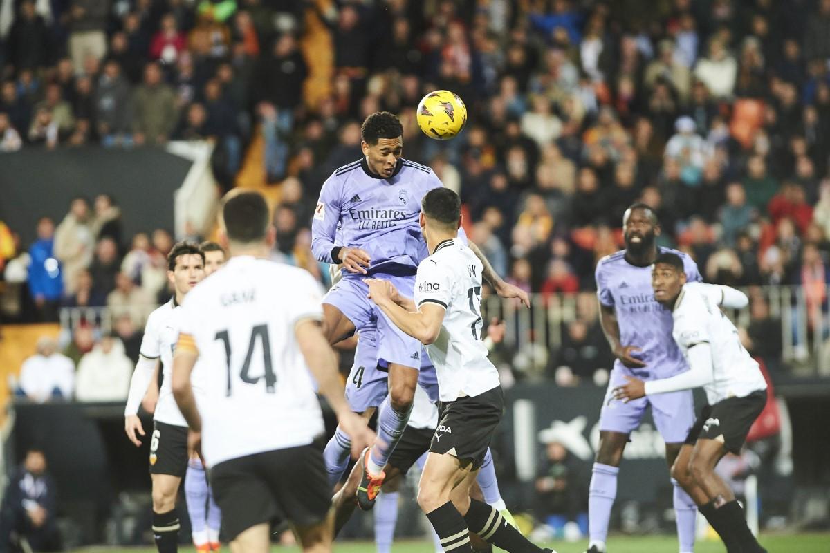 Scandal imens în La Liga: Real Madrid marcase golul victoriei, dar arbitrul a fluierat finalul meciului! „Galacticii” au sărit pe arbitru, Bellingham a văzut ROȘU!