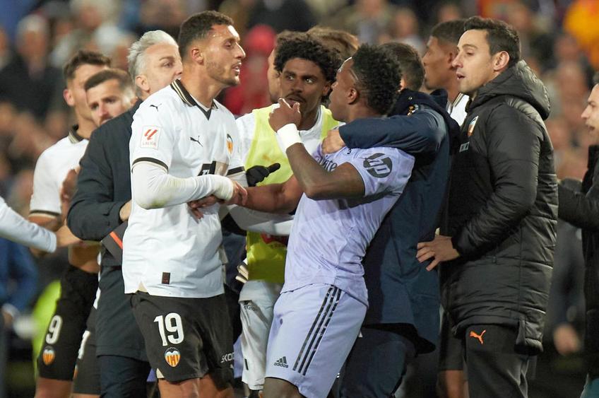 Real Madrid a remizat cu Valencia, 2-2 pe Mestalla, în etapa #27 din La Liga. Imediat după finalul meciului a izbucnit un scandal imens, după ce au marcat golul de 3-2, însă arbitrul fluierase deja sfârșitul! Foto: Imago