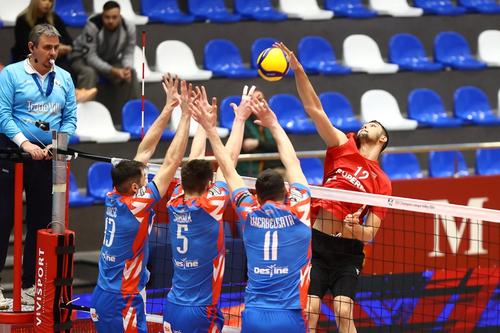 Duel la fileu între Steaua și Dinamo FOTO FRV/Marius Ionescu