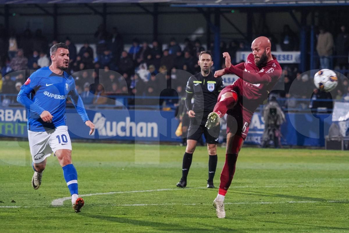 Adi Mutu, după rezultatul care poate lăsa CFR-ul la -14 puncte: „Am avut ocazii, am dominat. Au dat gol la singura lor șansă a reprizei”