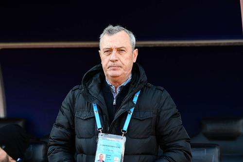 După ce UTA a învins-o pe FCU Craiova, scor 3-2, în runda #29 din Superliga, antrenorul Mircea Rednic (61 de ani) l-a sfătuit pe Adrian Mititelu, patronul oltenilor, să rezolve problema instabilității pe banca tehnică. foto: Imago
