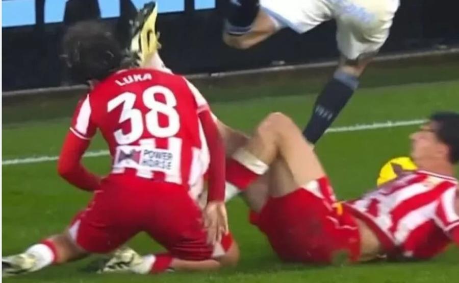 Marc Pubill l-a ratat pe De la Torre, dar l-a izbit în față pe colegul Luka Romero Imagini înfiorătoare pe gazon în LaLiga » Și-a lovit teribil în cap colegul, pe care l-a trimis direct la spital!