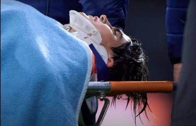 Imagini înfiorătoare pe gazon în LaLiga » Și-a lovit teribil în cap colegul, pe care l-a trimis direct la spital!