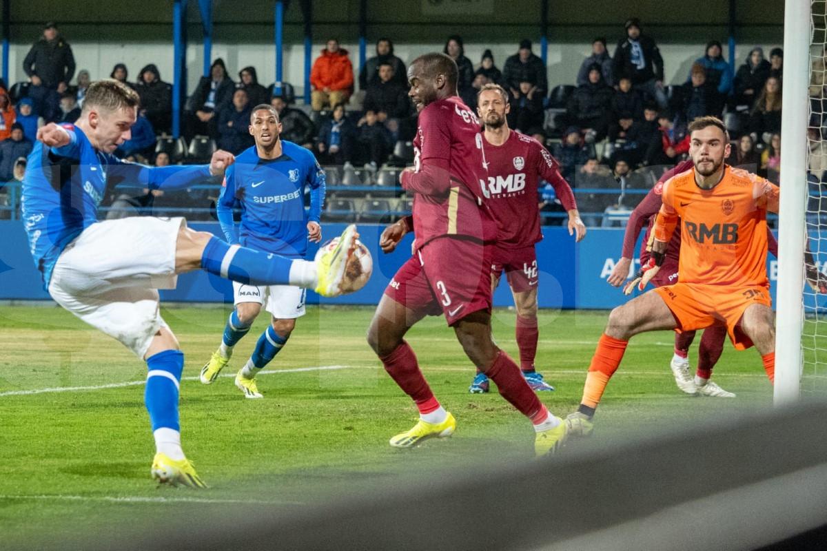 Adi Mutu, după rezultatul care poate lăsa CFR-ul la -14 puncte: „Am avut ocazii, am dominat. Au dat gol la singura lor șansă a reprizei”