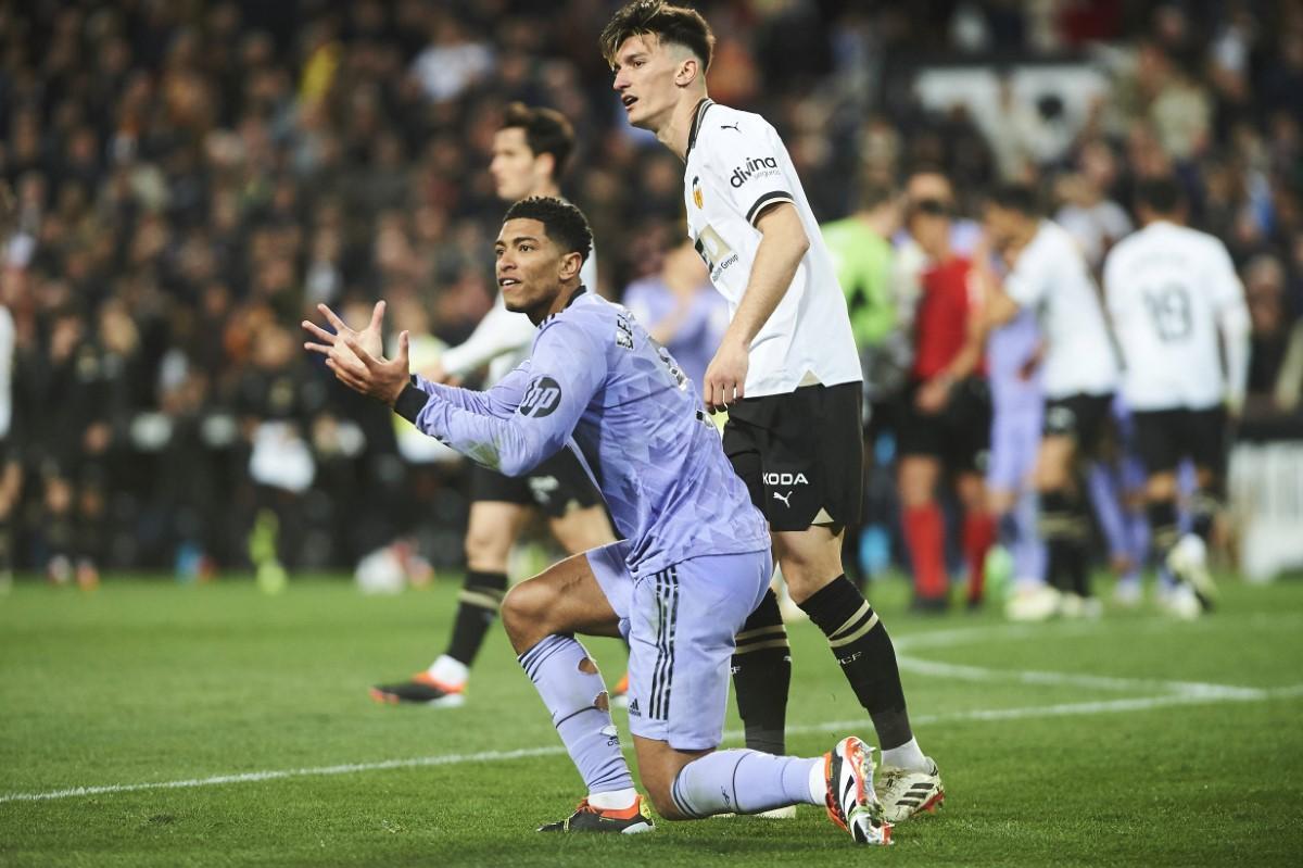 Scandal imens în La Liga: Real Madrid marcase golul victoriei, dar arbitrul a fluierat finalul meciului! „Galacticii” au sărit pe arbitru, Bellingham a văzut ROȘU!