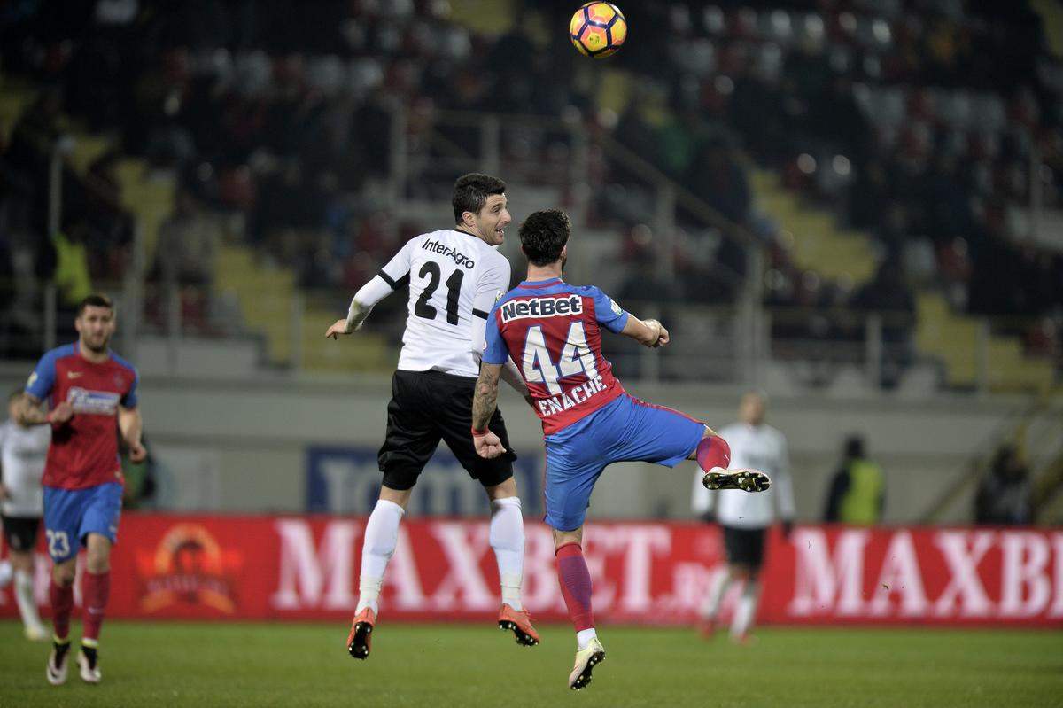 Ce s-a întâmplat la ultima victorie a lui Șumudică în fața rivalei FCSB » Vedetele care erau pe teren + cine a fost arbitru