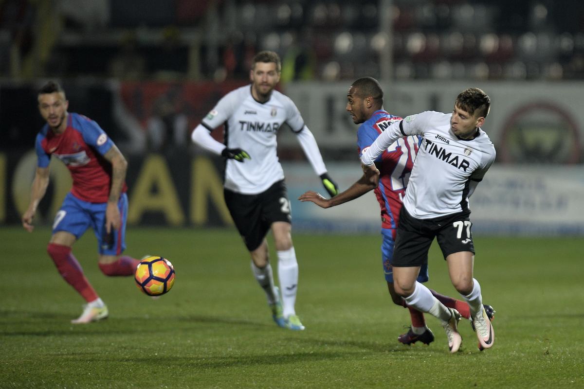 Ce s-a întâmplat la ultima victorie a lui Șumudică în fața rivalei FCSB » Vedetele care erau pe teren + cine a fost arbitru