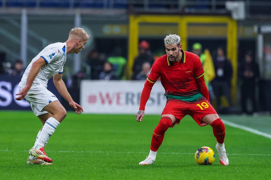 Theo Hernandez (Milan), într-un meci cu Lazio / Foto: Imago Alternativă low cost intrată pe radarul lui Real Madrid » Internaționalul s-a autopropus în urmă cu doar o lună!