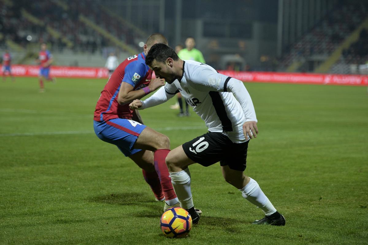 Ce s-a întâmplat la ultima victorie a lui Șumudică în fața rivalei FCSB » Vedetele care erau pe teren + cine a fost arbitru