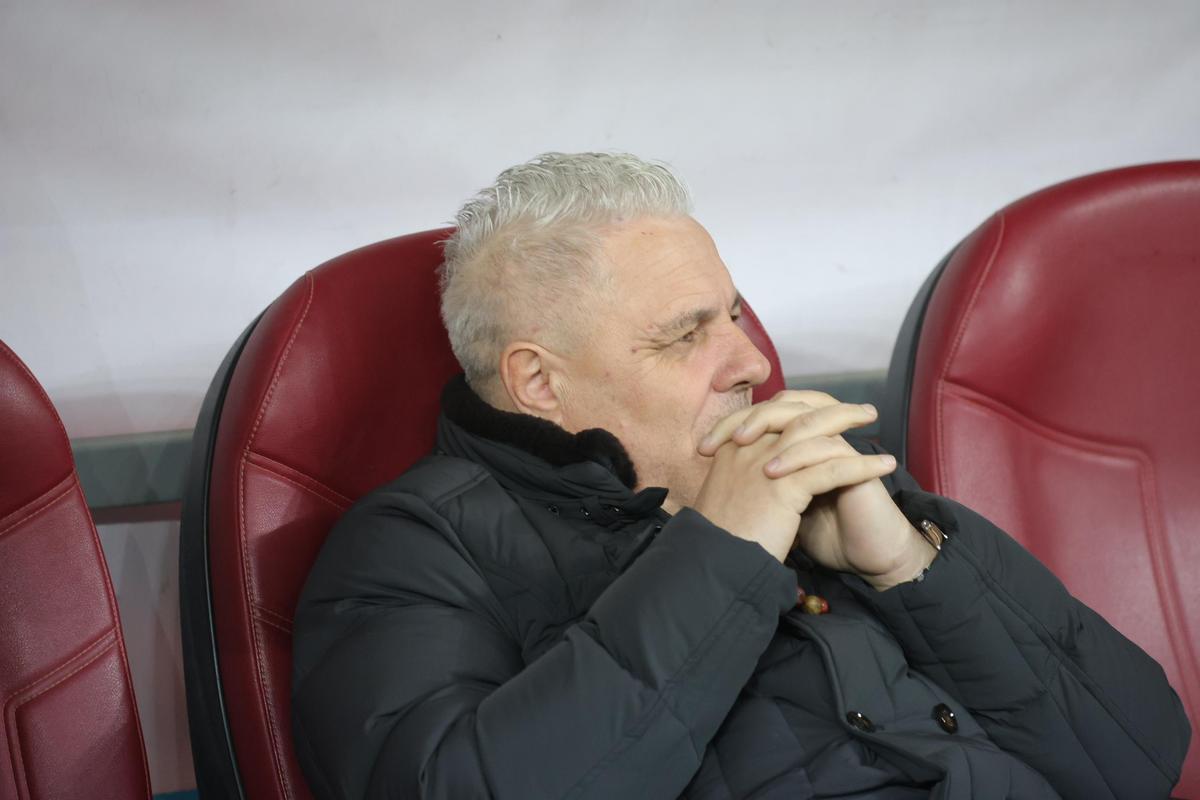 Ținuta lui Marius Șumudică la Rapid - FCSB, foto: Ionuț Iordache