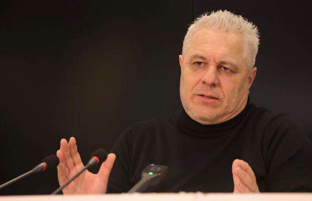 Cum a motivat Rapid prezența suporterilor la conferința lui Șumudică » Reacția APS: „În acest ritm, vom asista la asta”