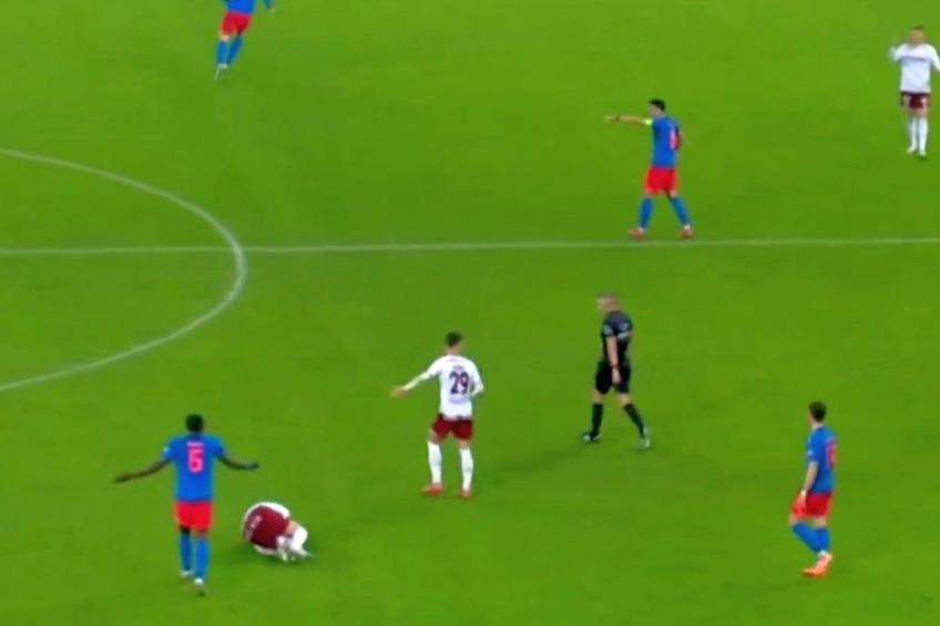 Verdictul lui Marius Avram după faza controversată din Rapid - FCSB: „Un contact o fi fost sigur, dar nu e clar”, foto: captură Prima Sport