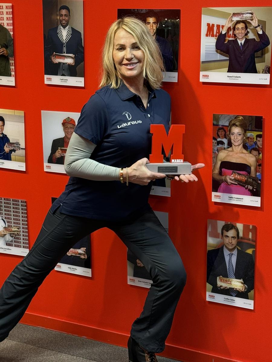 Nadia Comăneci, premiată de cotidianul Marca/Foto: X (Nadia Comăneci) Nadia Comăneci și întâlnirea fabuloasă cu Nelson Mandela, înainte de unul dintre cele mai cunoscute discursuri din istoria sportului: „M-a îmbrățișat și m-a felicitat”