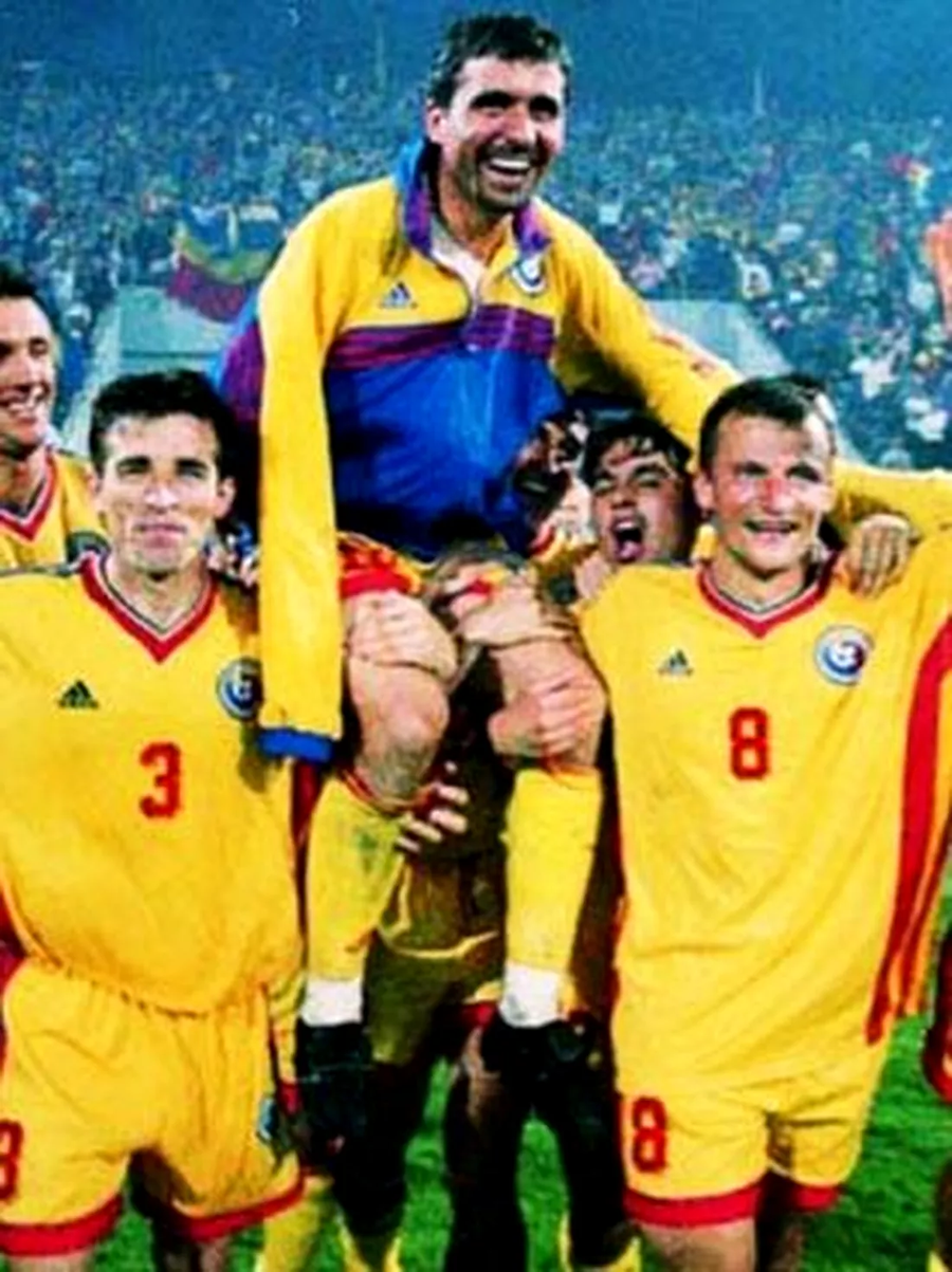 Iunie 1999: imagine epocală de la națională, după România - Ungaria 2-0 în preliminariile Euro 2000, cu Nanu și Dorinel Munteanu purtându-l pe brațe pe Hagi A cucerit titlul cu Rapid și prevede o seară magică în derby-ul cu FCSB: „Mi-a amintit de Lucescu! Primele trei!” + Ce job-surpriză are după ce a renunțat la antrenorat