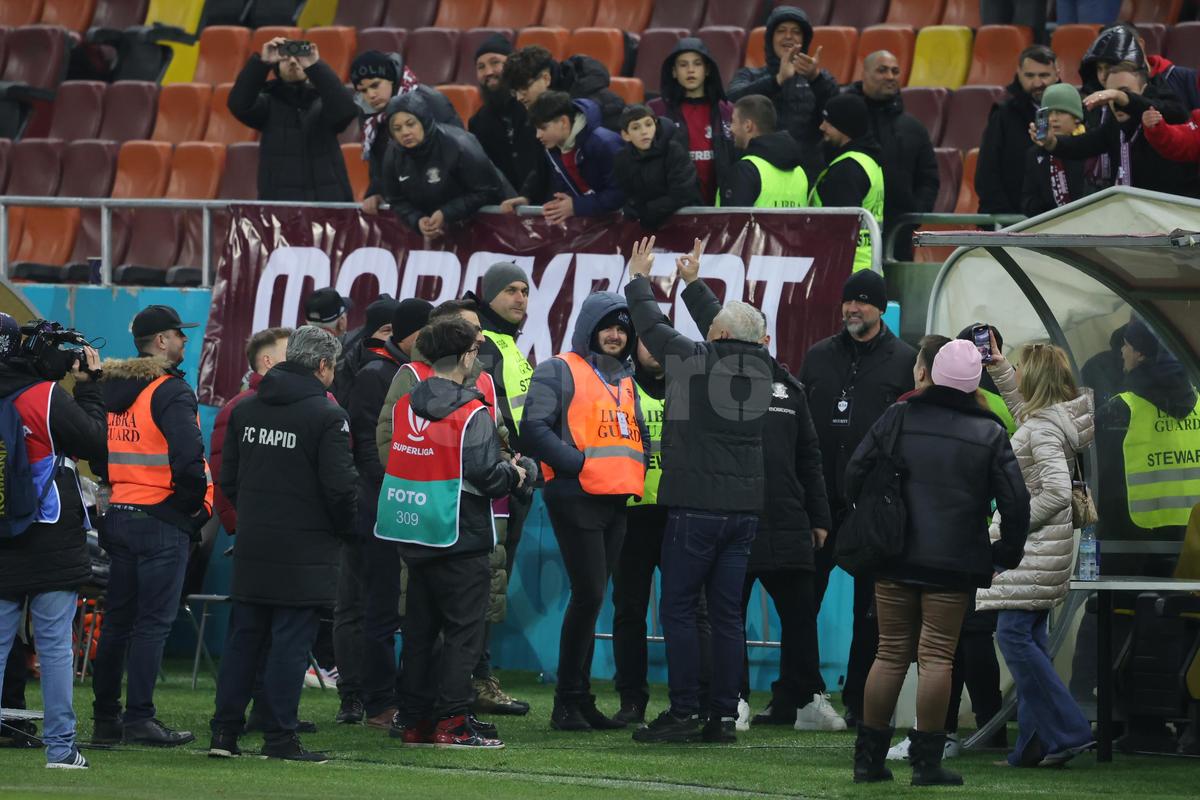 Imagini incredibile în conferința lui Șumudică, după Rapid - FCSB » Suporteri „sub acoperire” s-au așezat pe locurile din față: ce a urmat