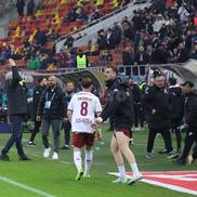 Marius Șumudică, dezlănțuit după golul lui Dobre în Rapid - FCSB/ foto Ionuț Iordache (GSP)