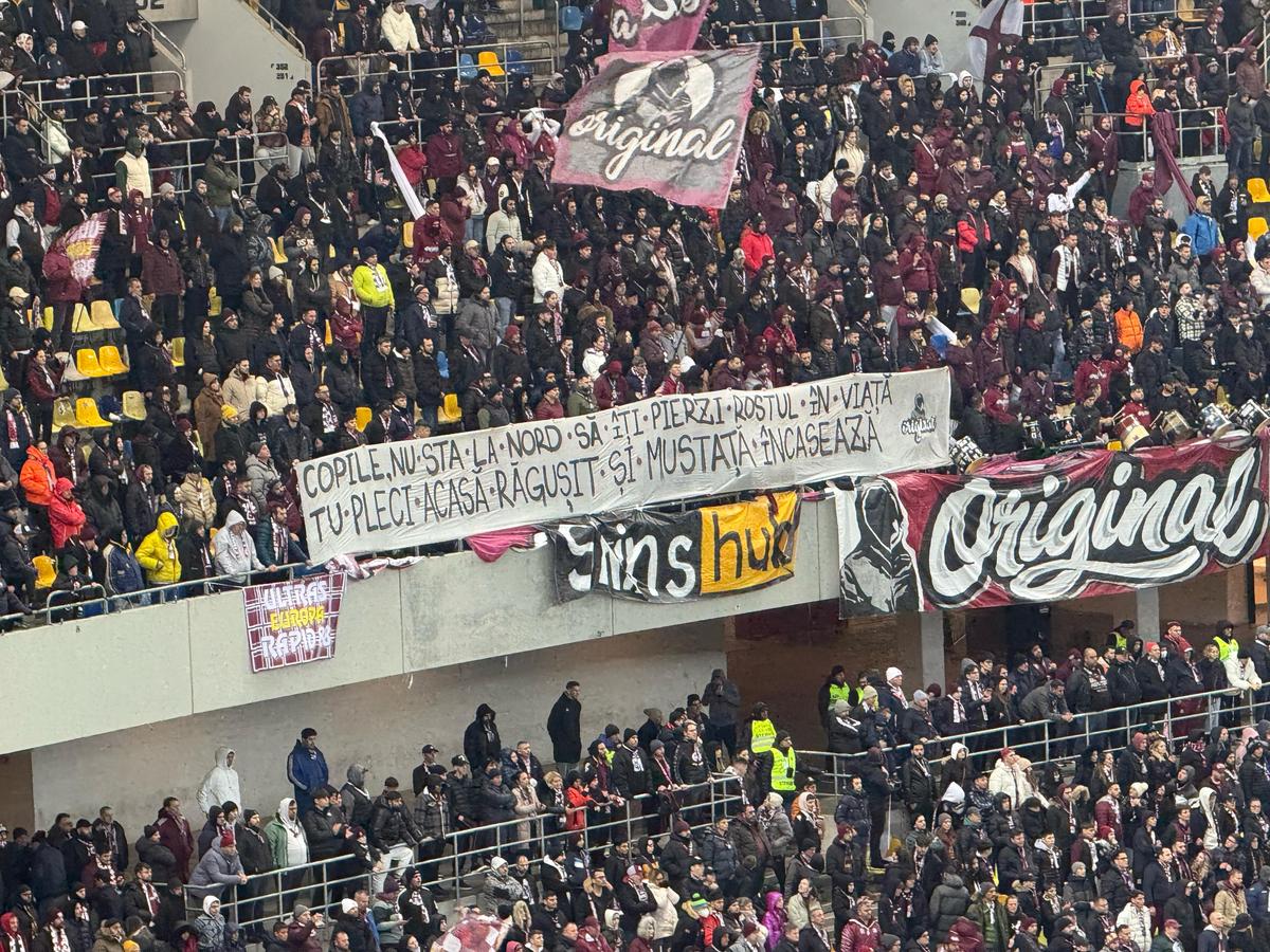 Rapid - FCSB, toate mesajele afișate » Ironii și jigniri pe Arena Națională, banner cu greșeală gramaticală în peluză