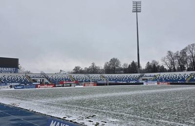Gazonul din Superliga era acoperit de zăpadă cu 6 ore înainte de meci: cum arată acum