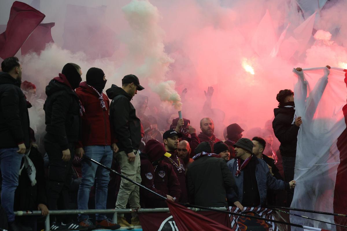 Atmosferă de derby și scene regretabile la Rapid - FCSB: ce s-a întâmplat în timpul momentului de reculegere dedicat lui Luca Manolache