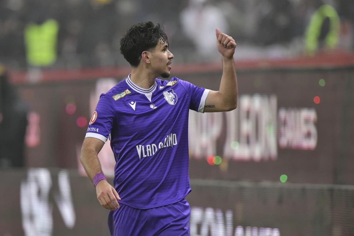 „Dacă Steaua nu mai e...” » Scene nemaivăzute pe Arenă: „câinii” s-au dezbrăcat și au început să cânte la înfrângere