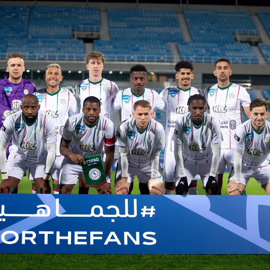 Ondrej Duda (al treilea de la stânga la dreapta, pe rândul de jos) și portarul Marek Rodak sunt colegi la Al-Ettifaq Noapte de coșmar pentru fotbalistul din Arabia Saudită » S-a ascuns sub scări după ce a auzit explozii: „Nu a dormit deloc”