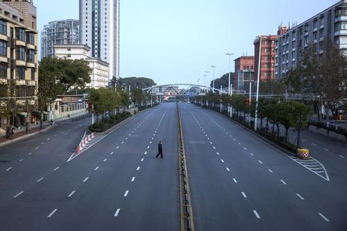 Autoritățile anunță că am putea ieși din case după 15 mai // sursă foto: Guliver/gettyimages