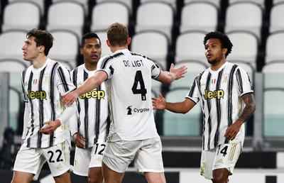 A încălcat toate regulile pandemiei » Festin ilegal, fără mască și cu fete, în casa unui jucător de la Juventus