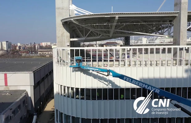 Noi imagini de la stadionul Rapid » Se lucrează la boxe și nocturnă, urmează gazonul