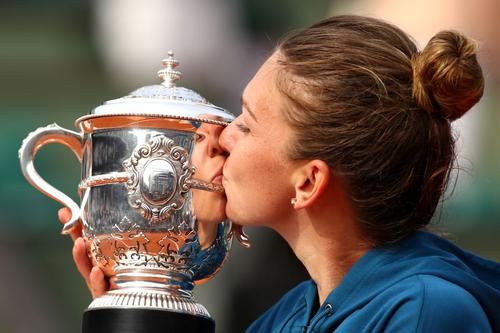 Roland Garros ar putea fi anulat din cauza restricțiilor împotriva coronavirusului existente în Franța. Gilles Moretton, președintele Federației Franceze de Tenis, anunță că a luat în calcul mai multe planuri de urgență.