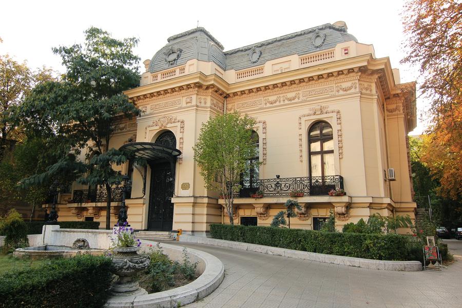 Casa Assan, ridicată între 1906-1914. Avea să devină Bazil Assan: ocolul Pământului în cinci luni