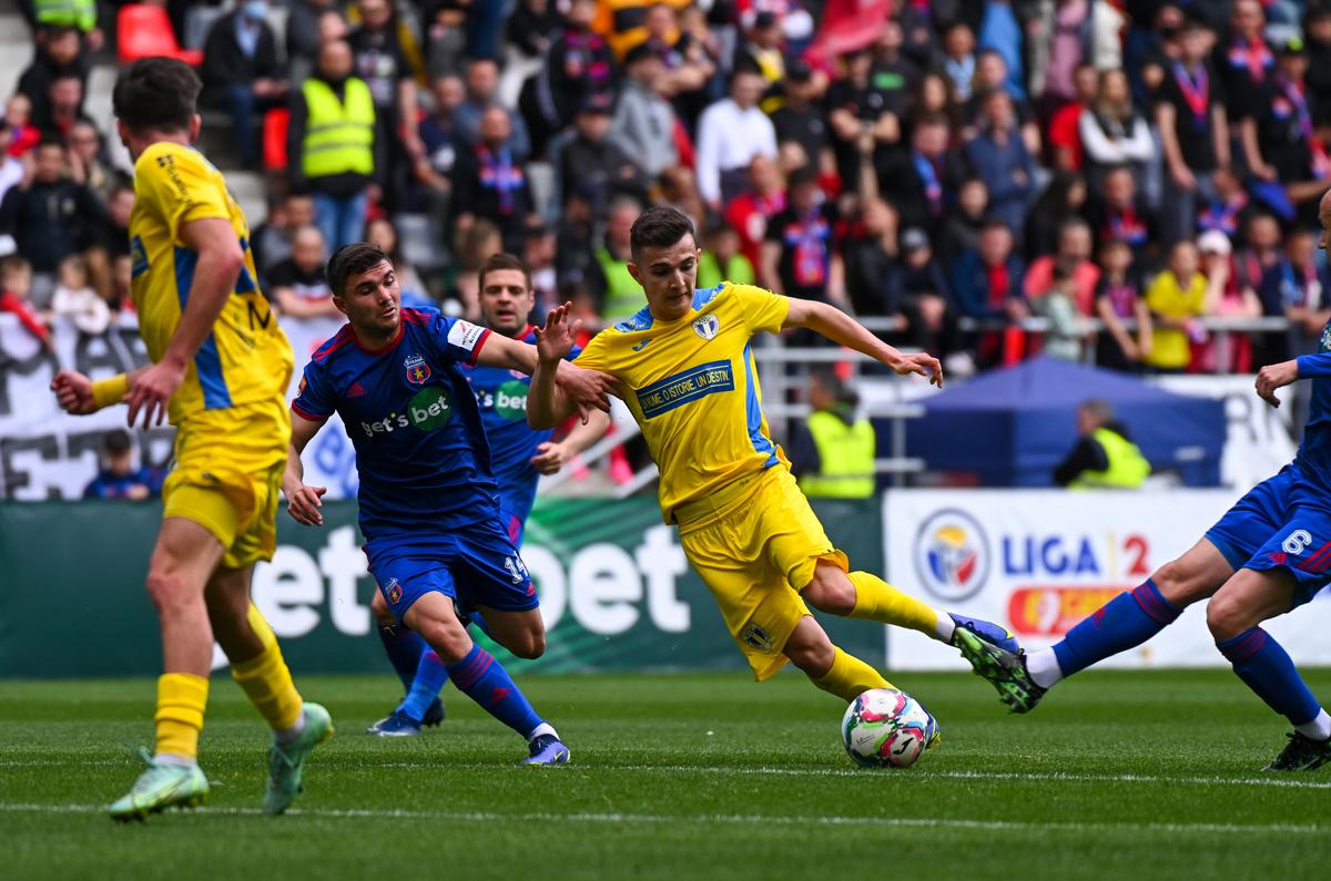 CSA Steaua - Petrolul Ploiești 2-1 » „Militarii” întorc scorul după pauză, într-o atmosferă de vis în Ghencea » Cum arată clasamentul din Liga 2