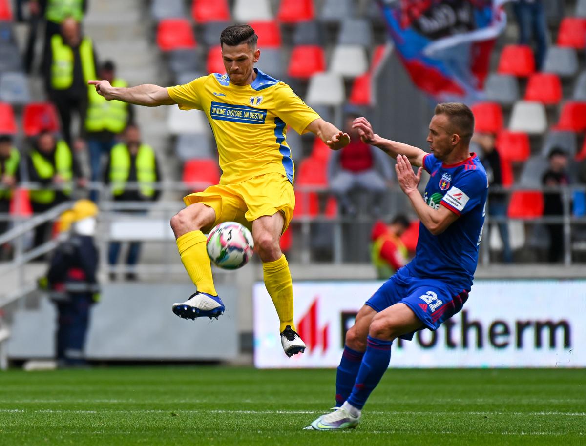 Steliștii au sărbătorit cu fanii victoria cu Petrolul » Momente spectaculoase în Ghencea