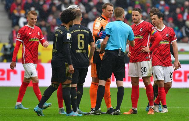 Situație neverosimilă în meciul lui Bayern » Echipa lui Lewandowski a jucat cu 12 oameni pe teren! Ce au făcut arbitrii