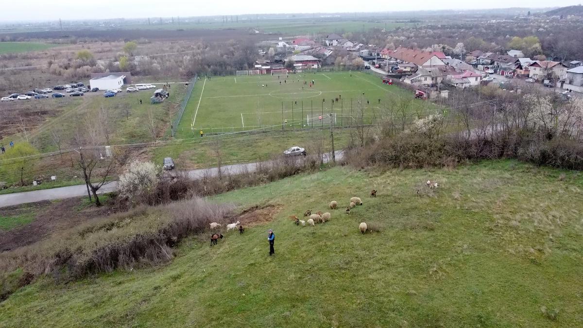 Aurică a lu' Purcaru din Adânca a jucat contra lui Dobrin! » Vedeta „Raj Kapur” a explicat cum se „antrenează”: „La cât am băut aseară, mă mir că mai sunt viu”