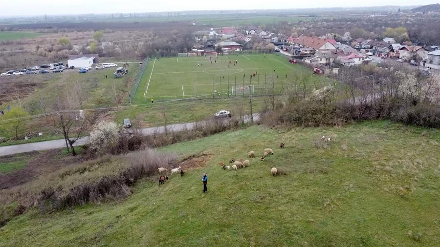 Aurică a lu' Purcaru din Adânca a jucat contra lui Dobrin! » Vedeta „Raj Kapur” a explicat cum se „antrenează”: „La cât am băut aseară, mă mir că mai sunt viu”