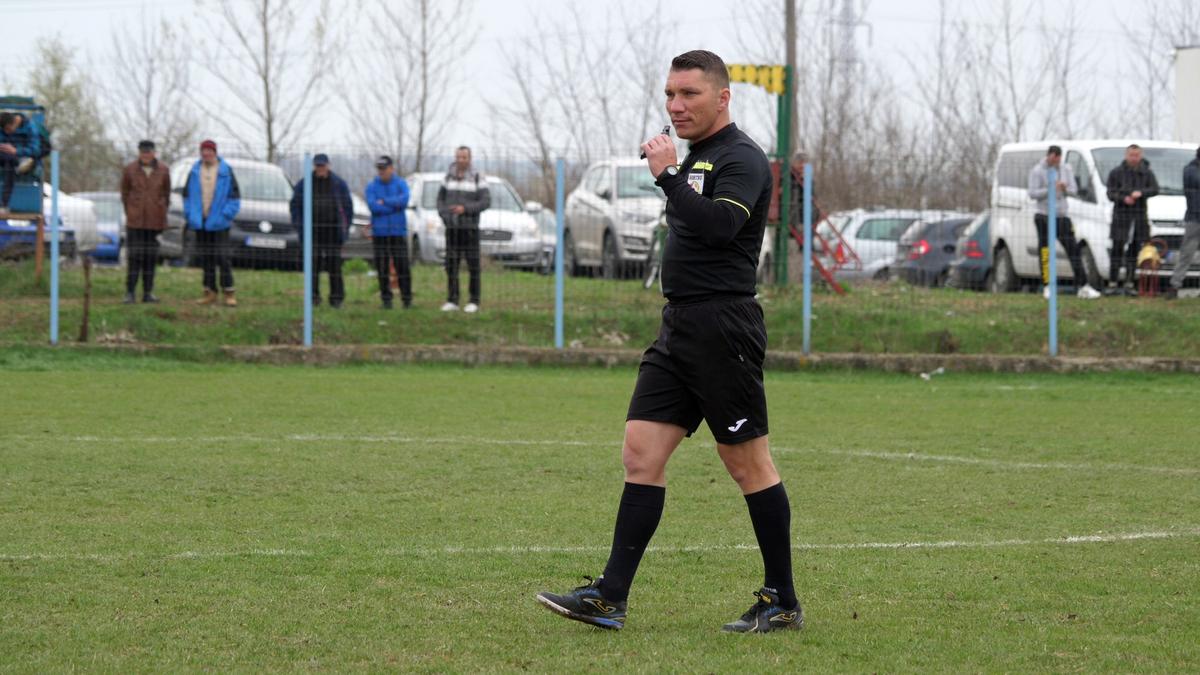 Aurică a lu' Purcaru din Adânca a jucat contra lui Dobrin! » Vedeta „Raj Kapur” a explicat cum se „antrenează”: „La cât am băut aseară, mă mir că mai sunt viu”