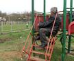 Aurică a lu' Purcaru din Adânca a jucat contra lui Dobrin! » Vedeta „Raj Kapur” a explicat cum se „antrenează”: „La cât am băut aseară, mă mir că mai sunt viu”