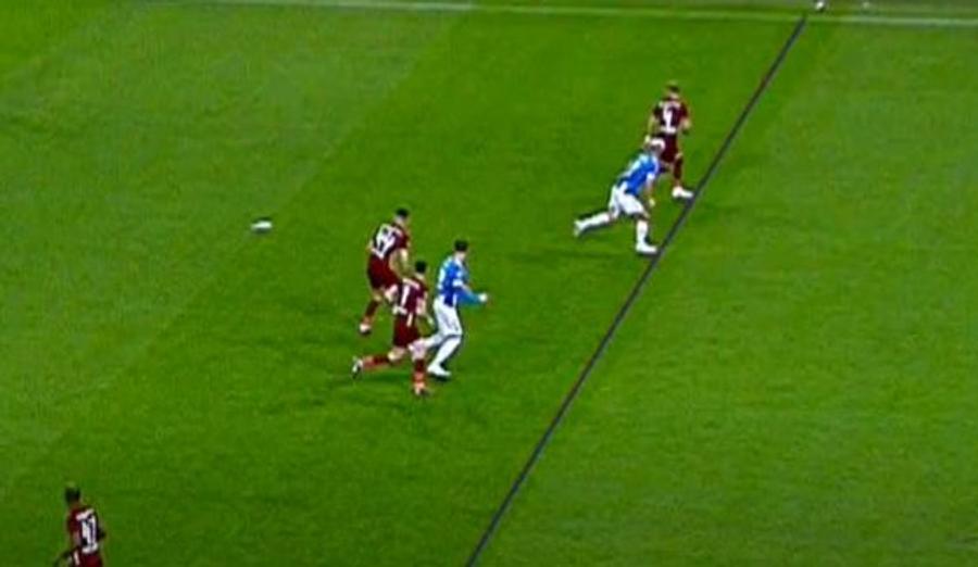 Momentul contestat de Petrescu / FOTO: Captură TV @Digi SPort 1 Dan Petrescu, furibund după remiza din Bănie: „Uitați ce e la Craiova! La noi n-au nici CV, n-au nimic! O să avem o ședință săptămâna asta” + faza de arbitraj amintită: „Tragem contra CFR-ului!”
