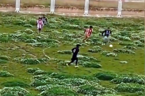 Așa arată cel mai prost teren de fotbal din istorie