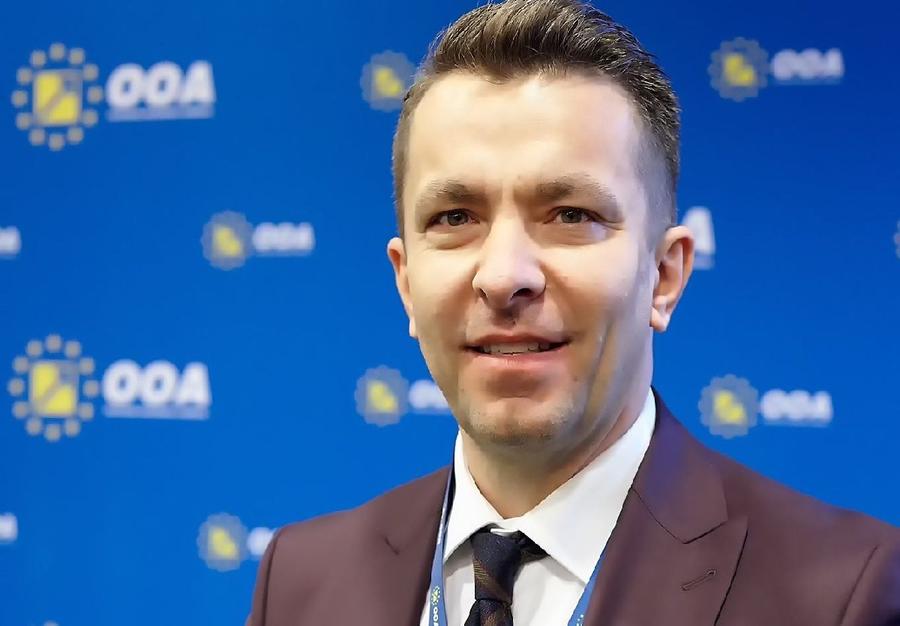Cristian Pascu, noul vicepreședinte al ONJN / Sursă foto: Facebook Un hairstylist, numit de Ciolacu la conducerea Oficiului Național pentru Jocuri de Noroc: „Nu pot să spun că am experiență în domeniu”
