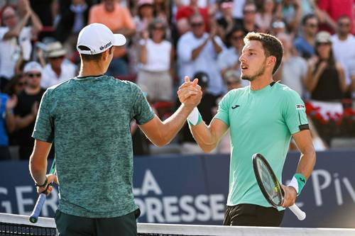 Pablo Carreno Busta (dreapta) și Hubert Hurkacz după finala turneului Masters 1000 de la Montreal 2022 Foto: Imago