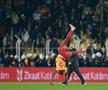 Teroare la Fenerbahce - Galatasaray » 3 „roșii” în prelungiri, Mourinho l-a lovit pe Buruk, mii de jandarmi au intervenit în forță! Scene de război